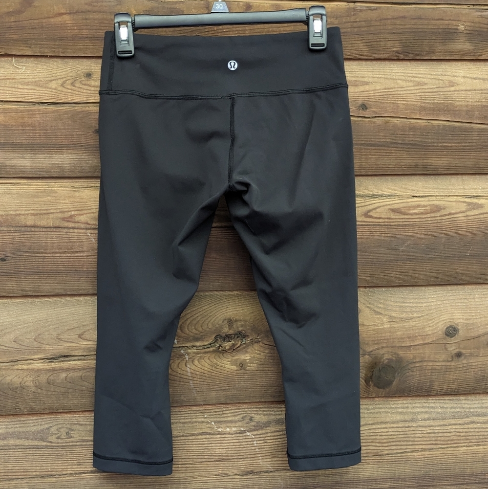 Lululemon Woman's Yoga Align Crop Leggings 20" Inseam, size 6 Black - Picture 7 of 10